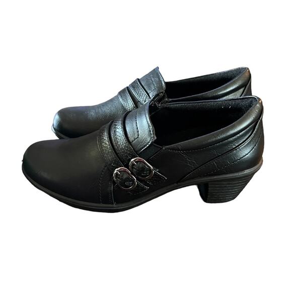 Easy Street Stroll Comfort Ankle Bootie Buckle Strap NEW Size 9 NARROW - Picture 2 of 11
